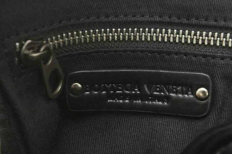 Bottega Veneta intrecciato men shoulder bag BV399801 black